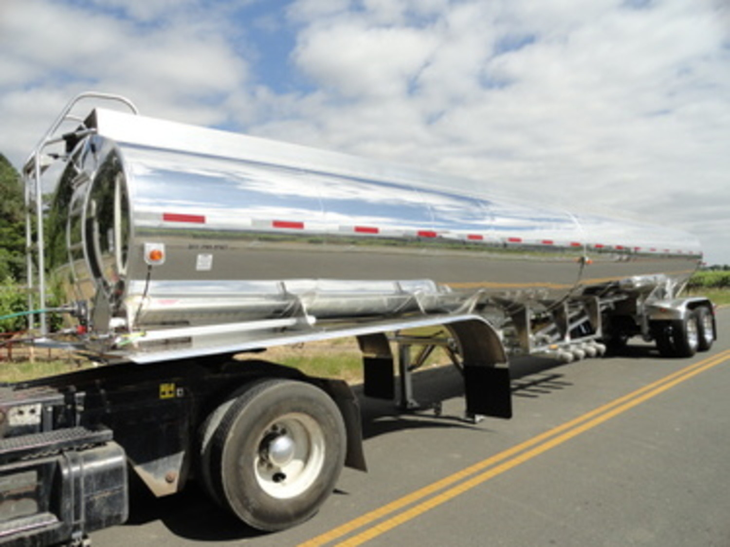 2025 BEALL 9,500 GAL. 4 COMPT. 2-AXLE SEMI TANK TRAILER